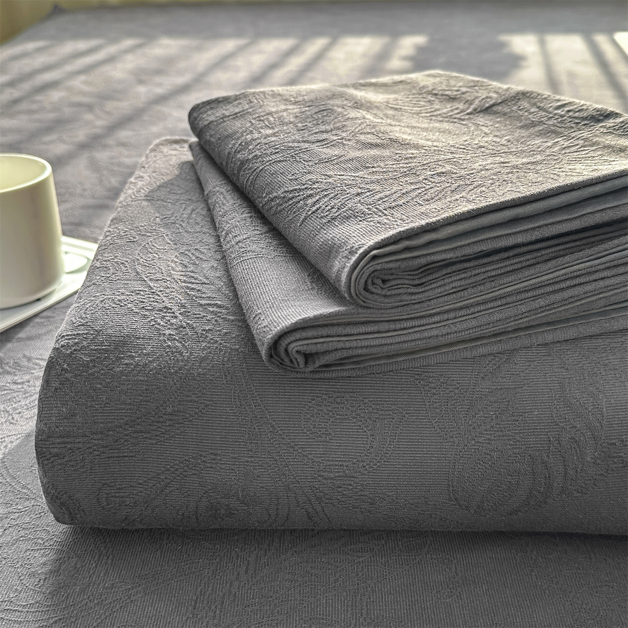 91家纺网 家纺一手货源 找家纺 女子家纺 2026新款全棉厚织三层水洗色织提花床单 罗格西亚-素墨