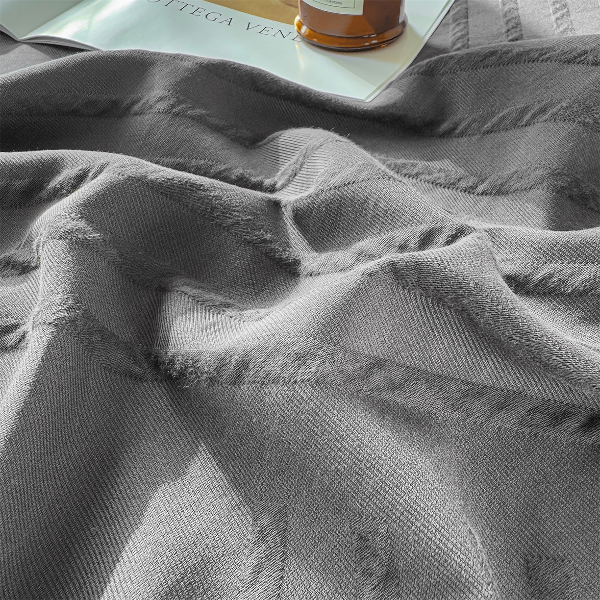 91家纺网 家纺一手货源 找家纺 女子家纺 2026新款全棉厚织三层水洗色织提花床单 云汐-素墨