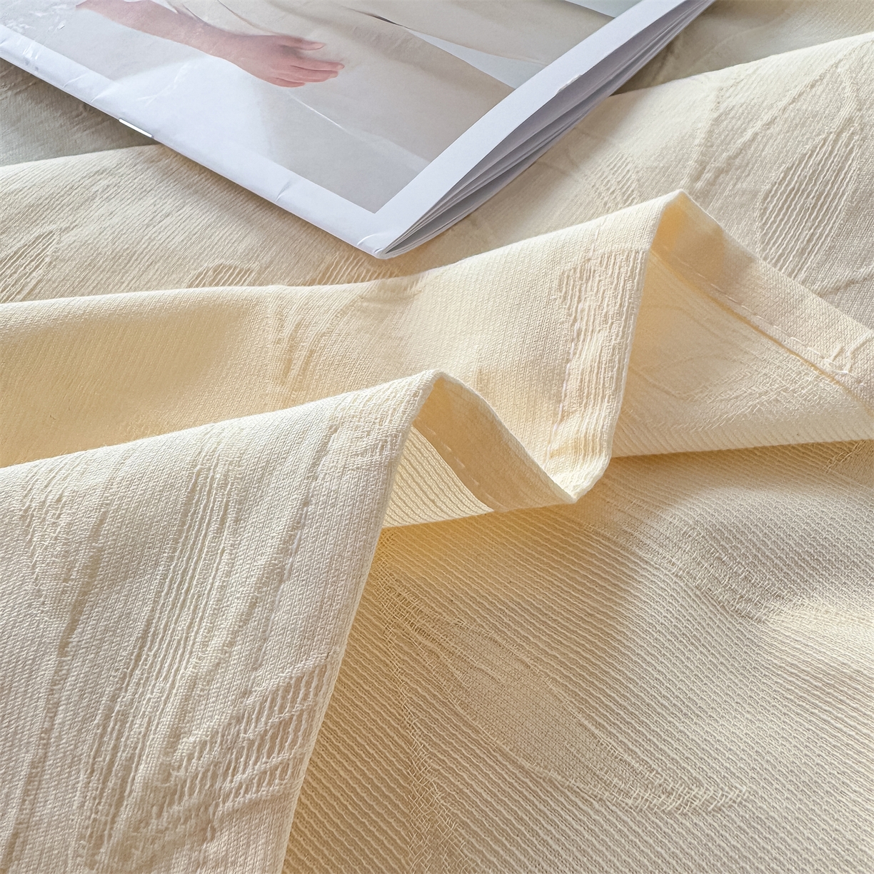 91家纺网 家纺一手货源 找家纺 女子家纺 2026新款全棉厚织三层水洗色织提花床单 芳菲-杏仁奶霜