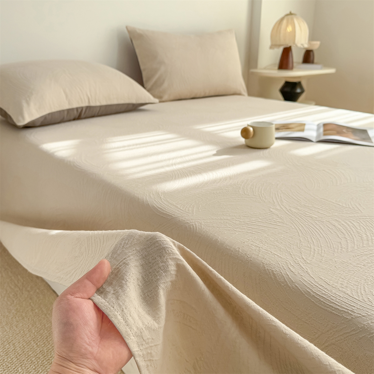 91家纺网 家纺一手货源 找家纺 女子家纺 2026新款全棉厚织三层水洗色织提花床单 柔丝漫语-可可奶咖