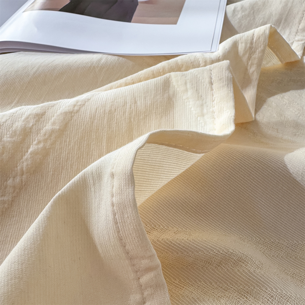 91家纺网 家纺一手货源 找家纺 女子家纺 2026新款全棉厚织三层水洗色织提花床单 维希-杏仁奶霜