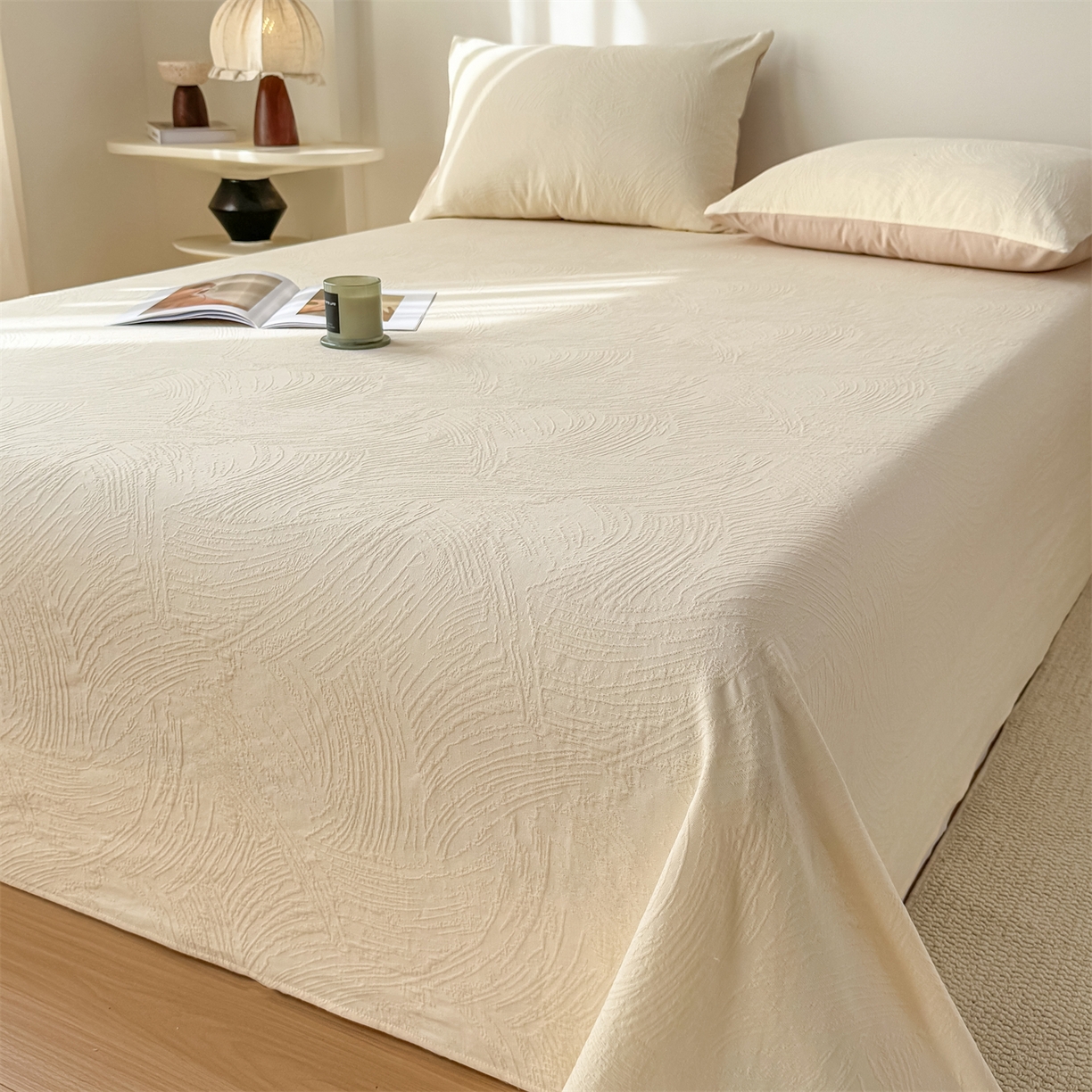 91家纺网 家纺一手货源 找家纺 女子家纺 2026新款全棉厚织三层水洗色织提花床单 柔丝漫语-杏仁奶霜