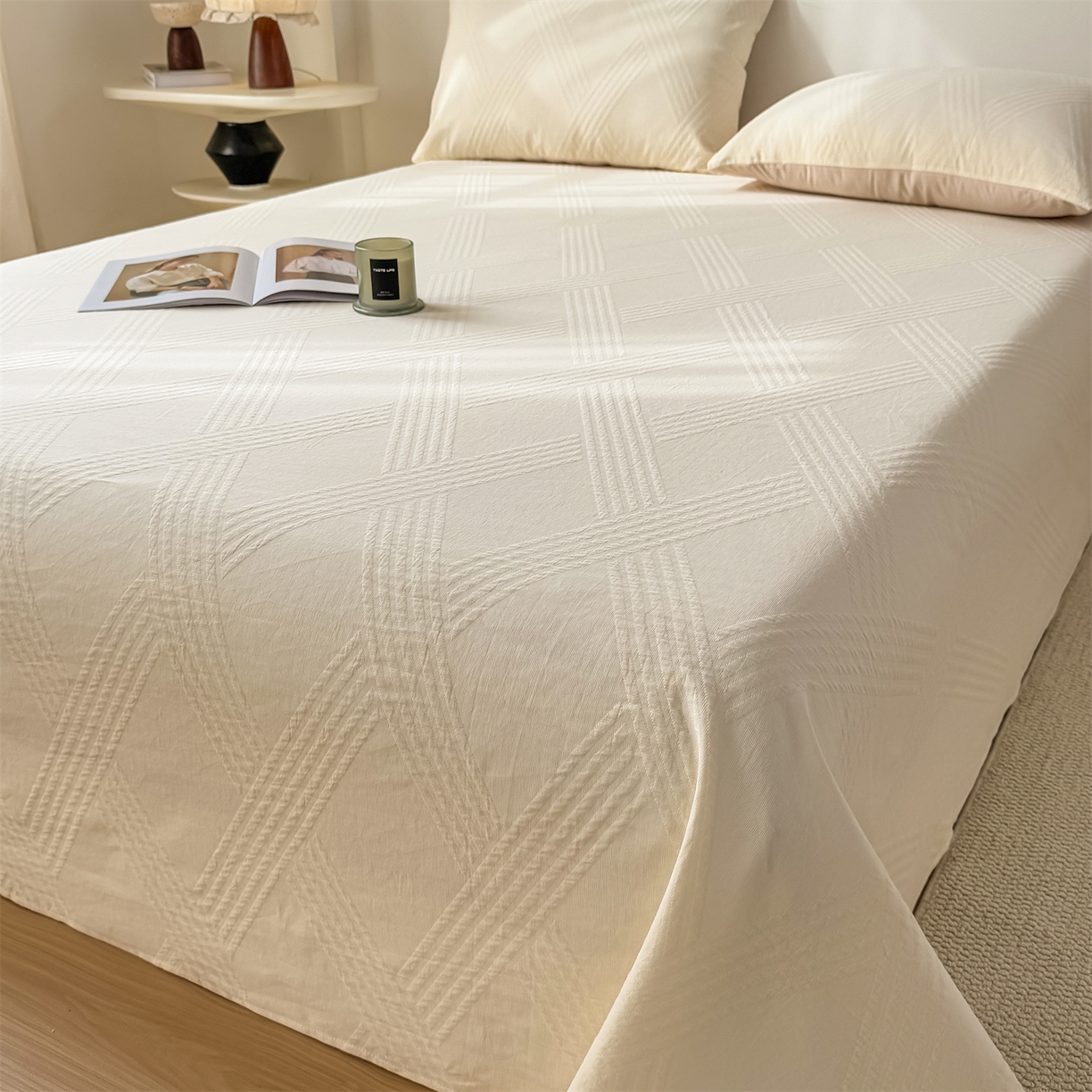 91家纺网 家纺一手货源 找家纺 女子家纺 2026新款全棉厚织三层水洗色织提花床单 维希-杏仁奶霜