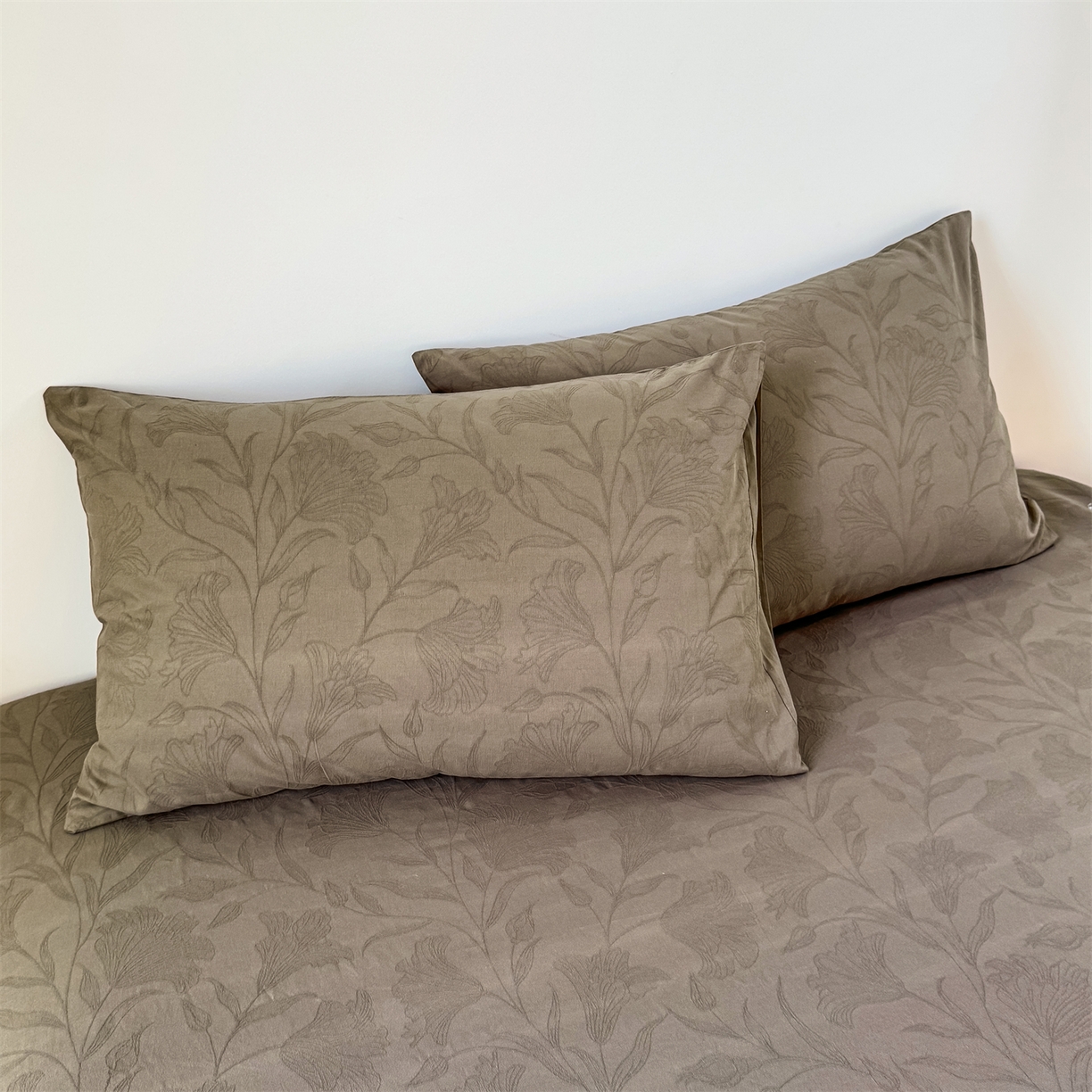 91家纺网 家纺一手货源 找家纺 女子家纺 2026新款全棉厚织三层水洗色织提花床单 芳菲-摩卡