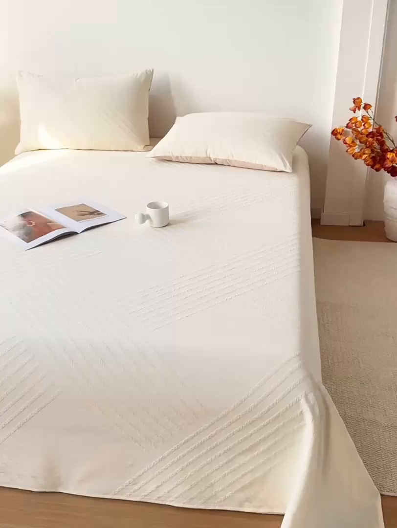 91家纺网 家纺一手货源 找家纺 女子家纺 2026新款全棉厚织三层水洗色织提花床单 云汐-杏仁奶霜