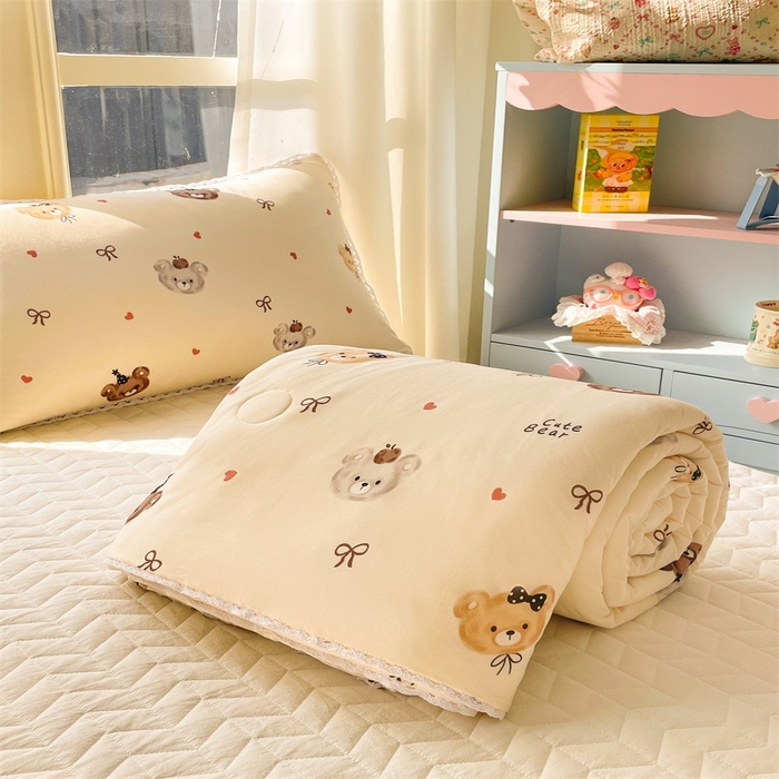 91家纺网 家纺一手货源 找家纺 2026新款A类针织棉被芯夏凉被春秋被冬被儿童学生成人冬被加厚被子大豆被—影棚图 熊熊宝贝