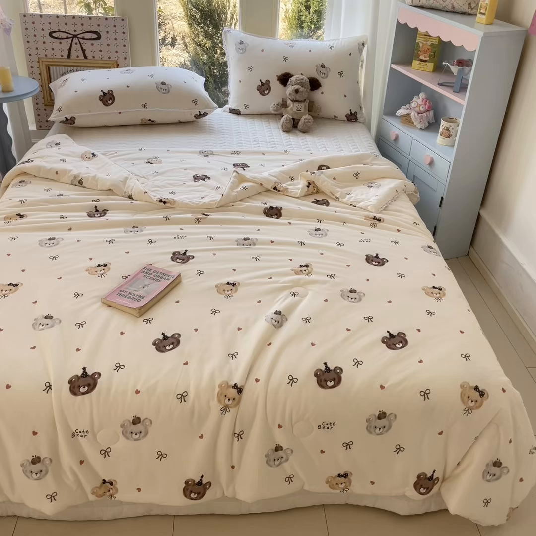 91家纺网 家纺一手货源 找家纺 2026新款A类针织棉被芯夏凉被春秋被冬被儿童学生成人冬被加厚被子大豆被—影棚图 熊熊宝贝