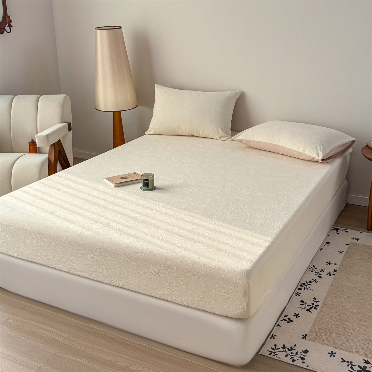 91家纺网 家纺一手货源 找家纺 女子家纺 2026新款全棉厚织三层水洗色织提花床笠 罗格西亚-杏仁奶霜