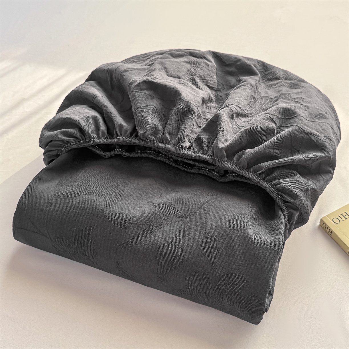 91家纺网 家纺一手货源 找家纺 女子家纺 2026新款全棉厚织三层水洗色织提花床笠 芳菲-素墨