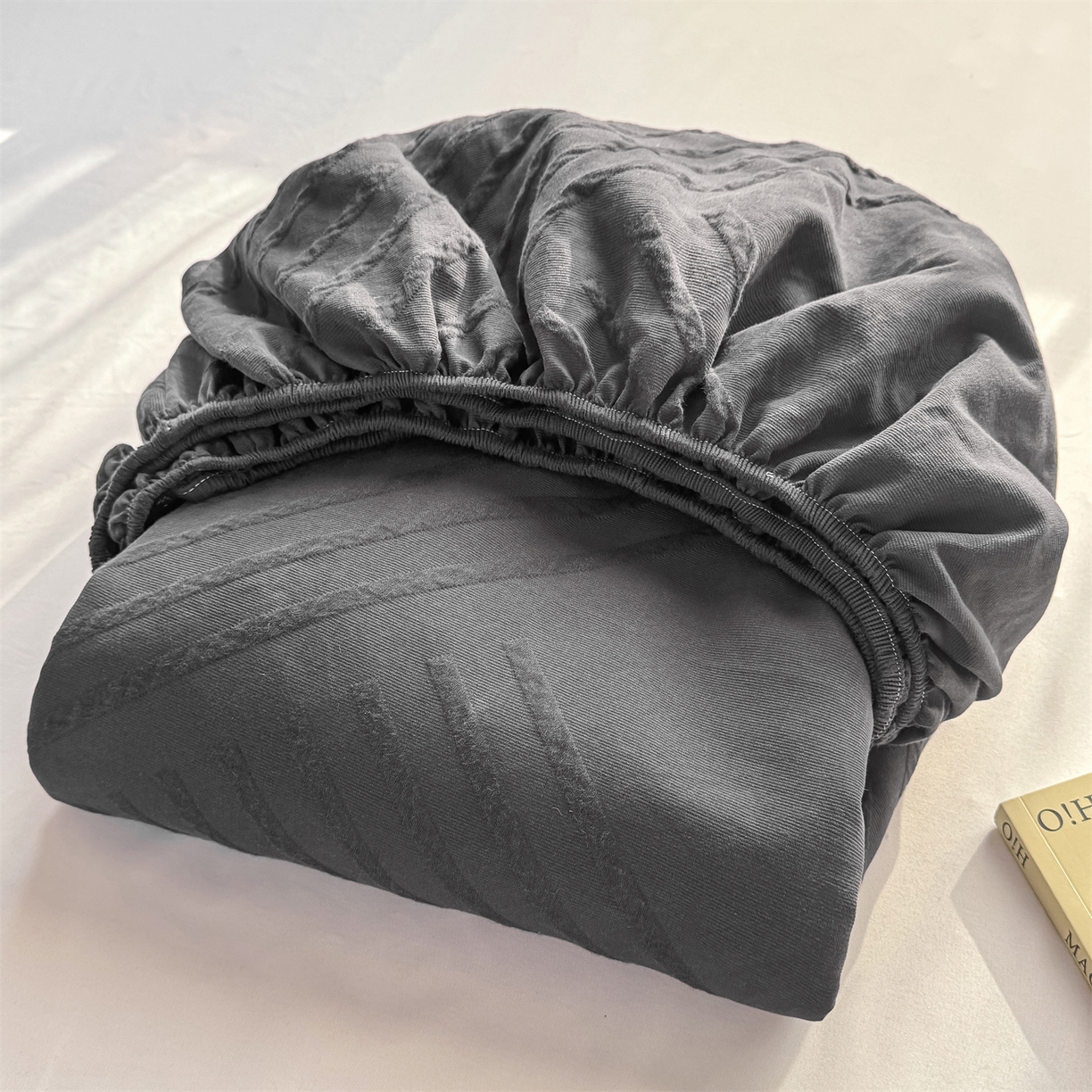 91家纺网 家纺一手货源 找家纺 女子家纺 2026新款全棉厚织三层水洗色织提花床笠 云汐-素墨