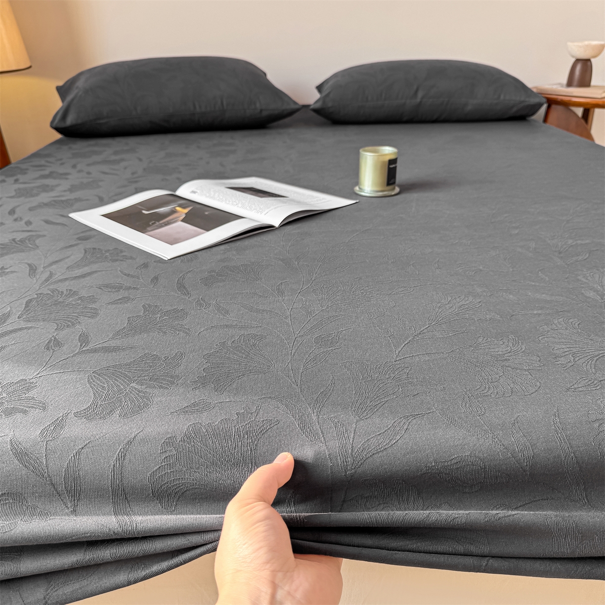 91家纺网 家纺一手货源 找家纺 女子家纺 2026新款全棉厚织三层水洗色织提花床笠 芳菲-素墨