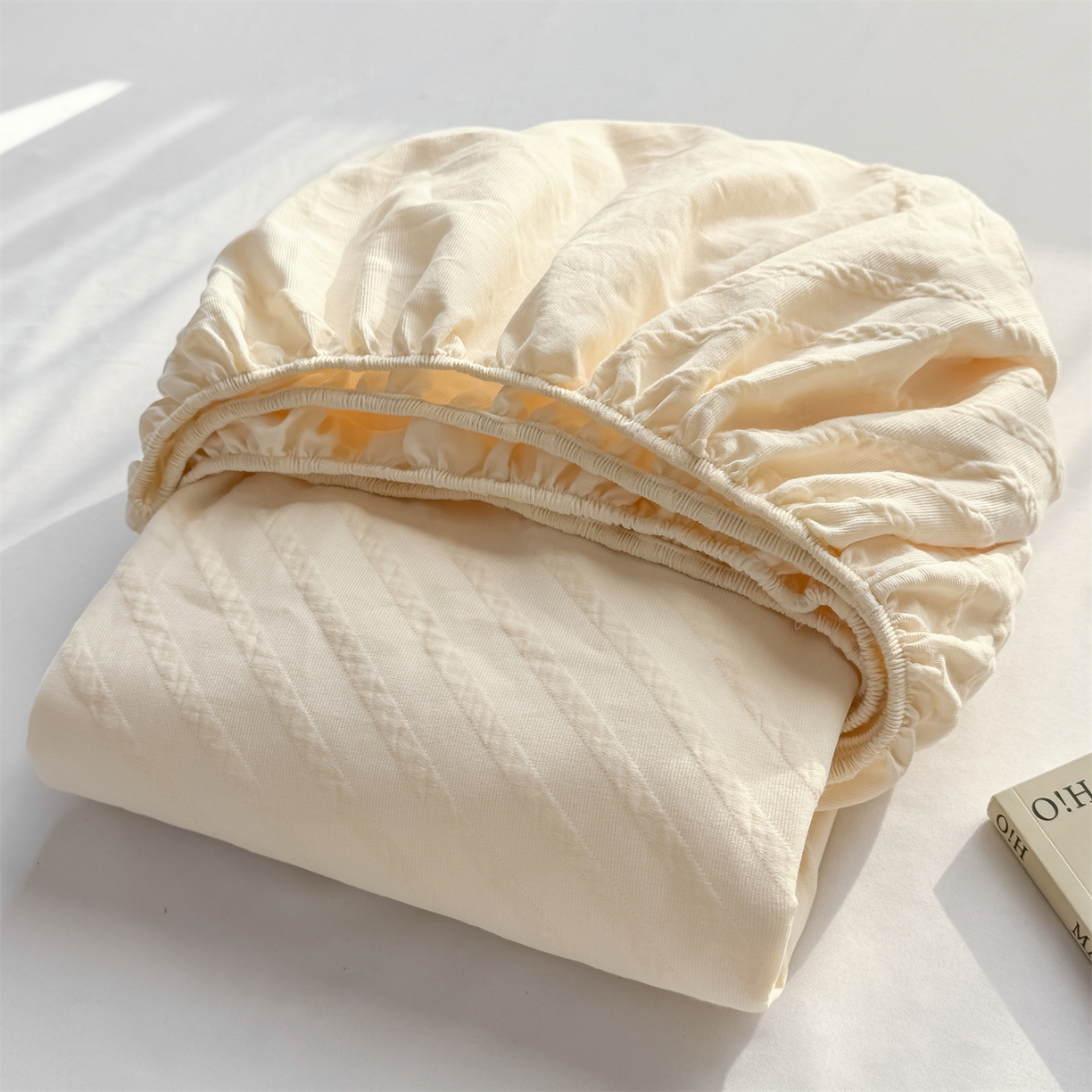 91家纺网 家纺一手货源 找家纺 女子家纺 2026新款全棉厚织三层水洗色织提花床笠 维希-杏仁奶霜