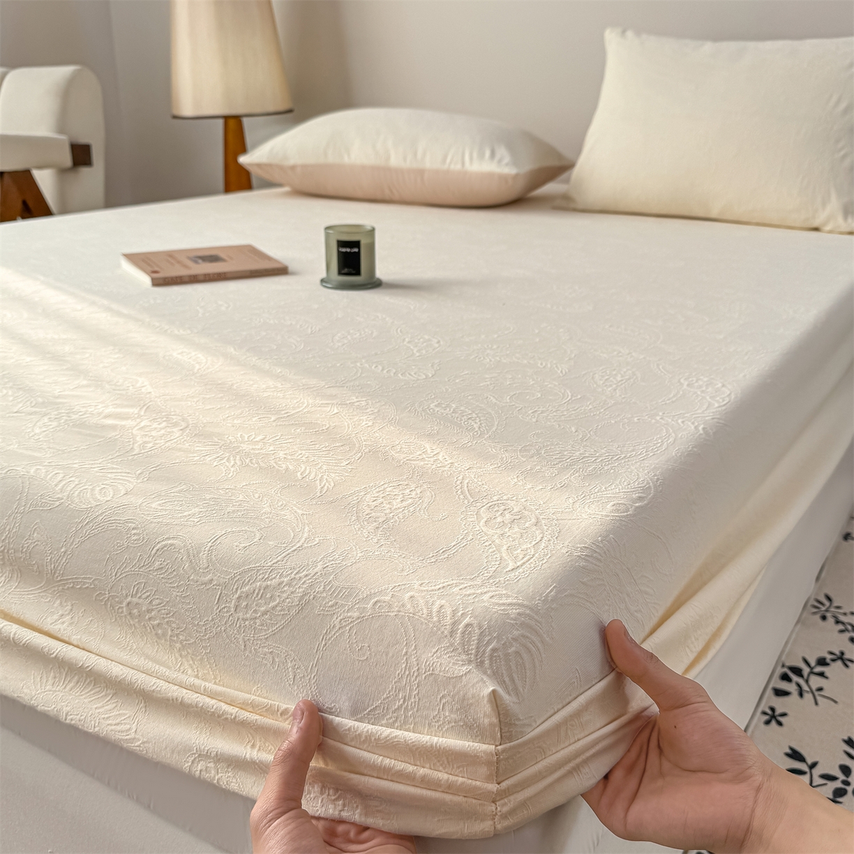 91家纺网 家纺一手货源 找家纺 女子家纺 2026新款全棉厚织三层水洗色织提花床笠 罗格西亚-杏仁奶霜