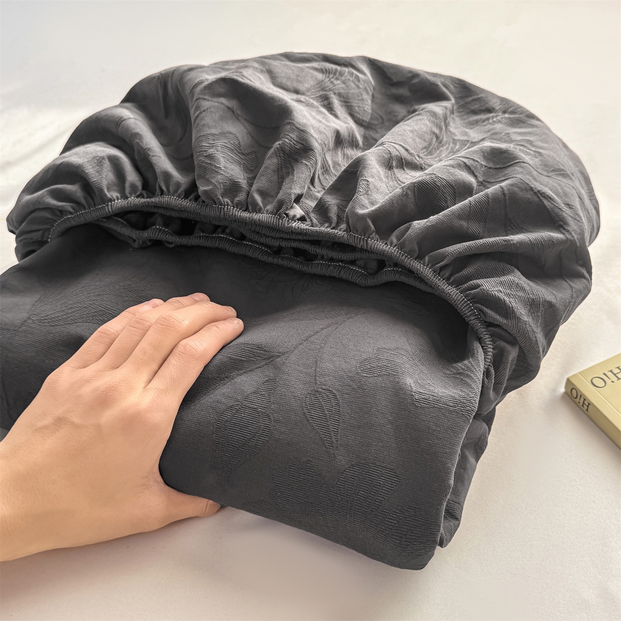 91家纺网 家纺一手货源 找家纺 女子家纺 2026新款全棉厚织三层水洗色织提花床笠 芳菲-素墨