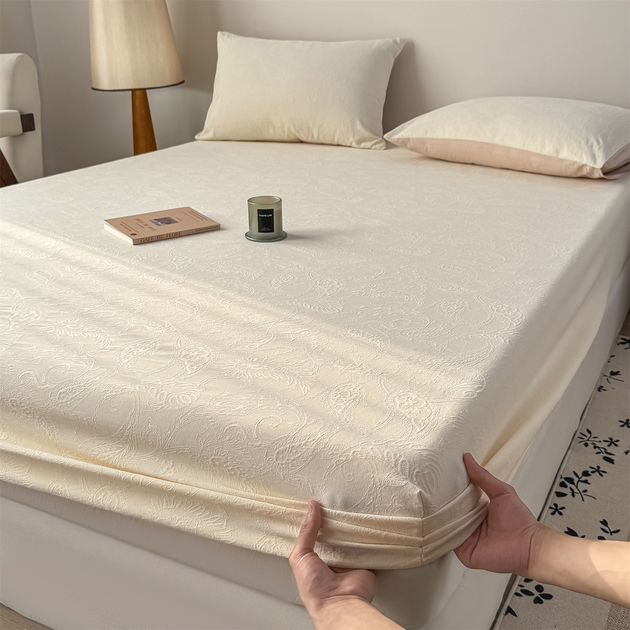 91家纺网 家纺一手货源 找家纺 女子家纺 2026新款全棉厚织三层水洗色织提花床笠 罗格西亚-杏仁奶霜