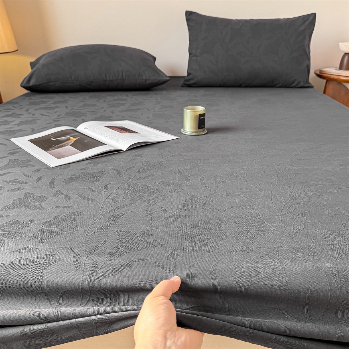 91家纺网 家纺一手货源 找家纺 女子家纺 2026新款全棉厚织三层水洗色织提花床笠 芳菲-素墨