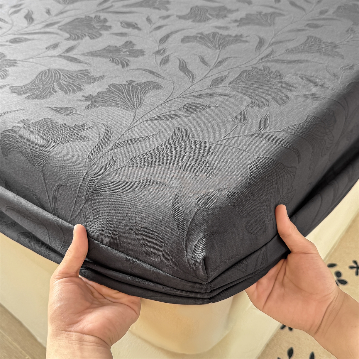 91家纺网 家纺一手货源 找家纺 女子家纺 2026新款全棉厚织三层水洗色织提花床笠 芳菲-素墨