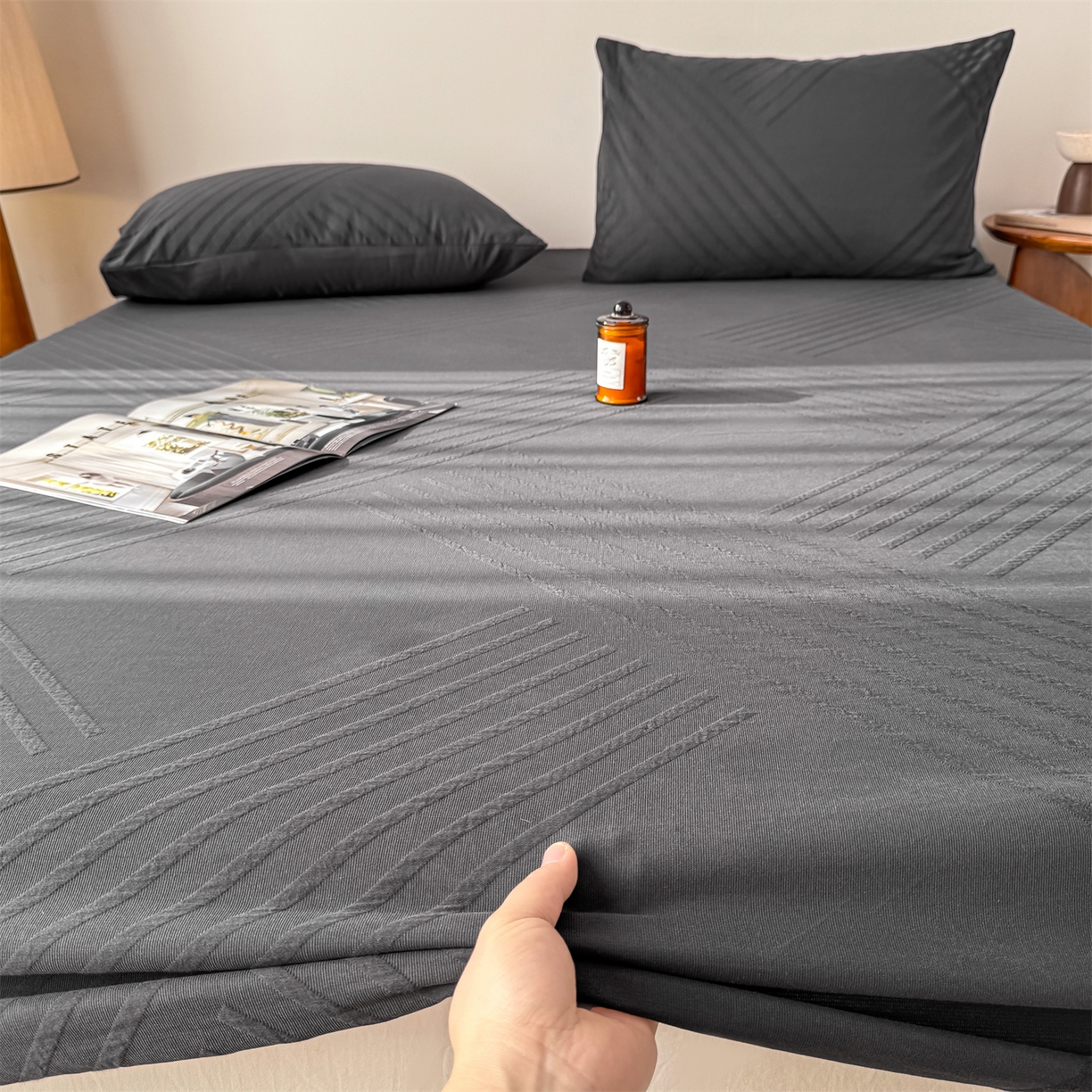 91家纺网 家纺一手货源 找家纺 女子家纺 2026新款全棉厚织三层水洗色织提花床笠 云汐-素墨