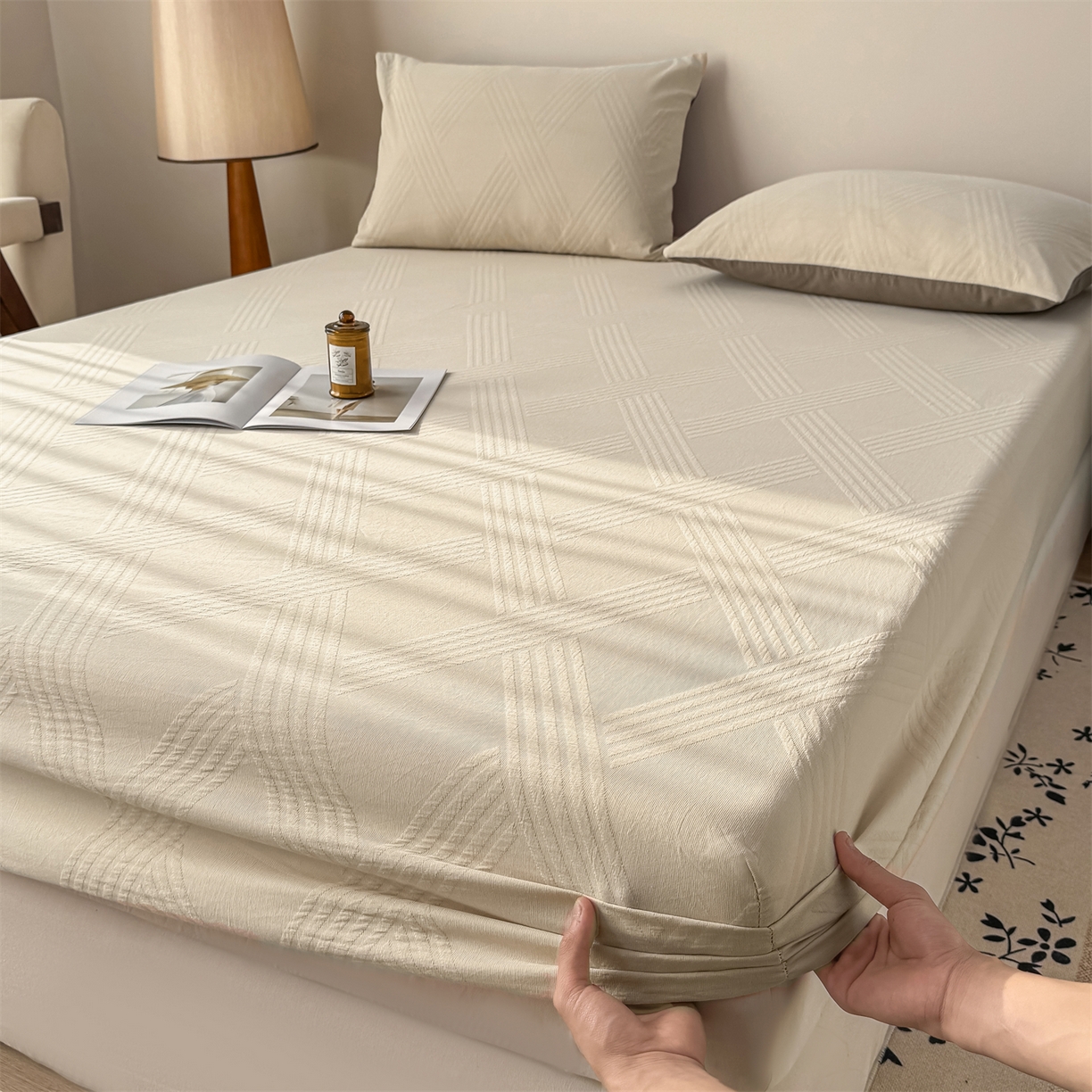 91家纺网 家纺一手货源 找家纺 女子家纺 2026新款全棉厚织三层水洗色织提花床笠 维希-可可奶咖