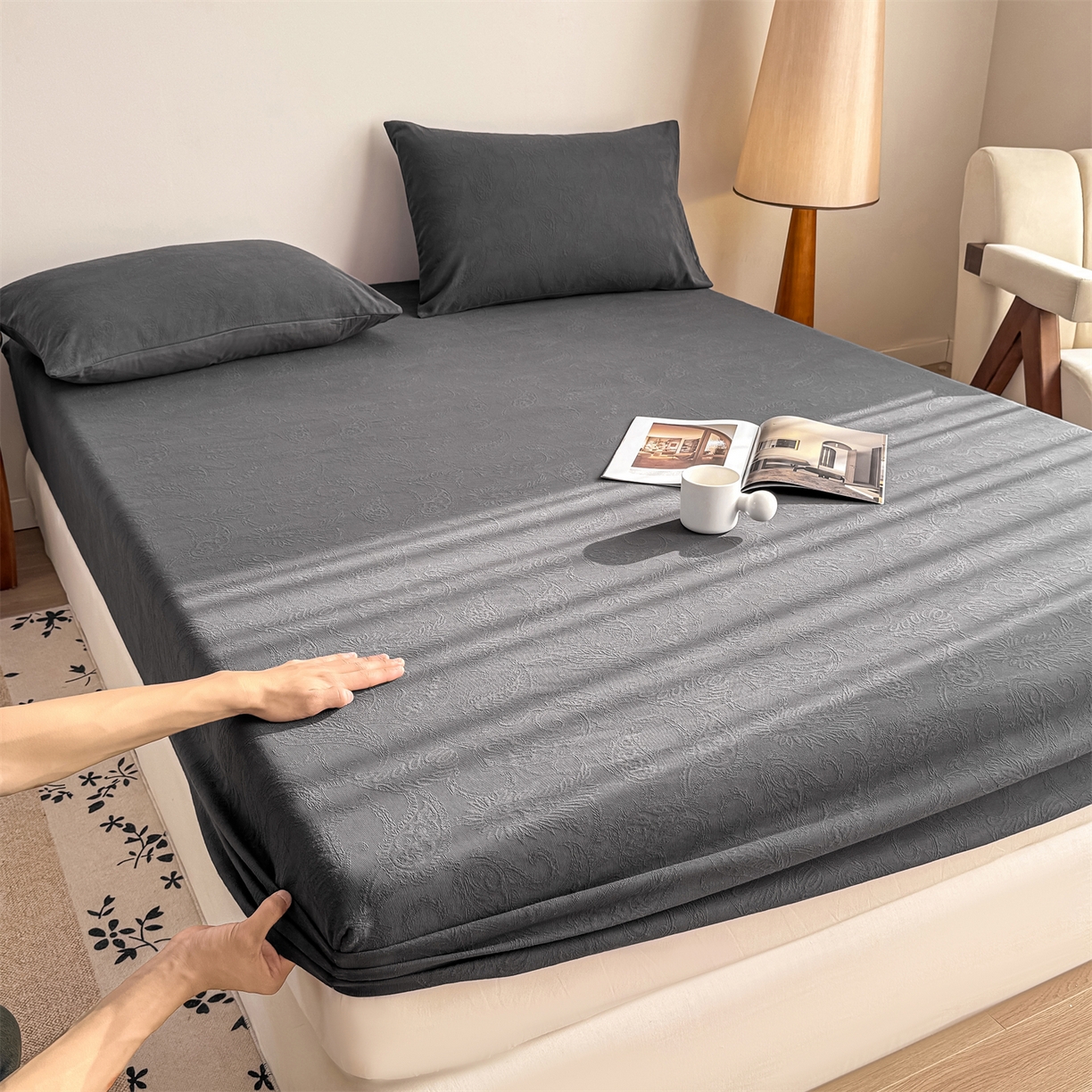 91家纺网 家纺一手货源 找家纺 女子家纺 2026新款全棉厚织三层水洗色织提花床笠 罗格西亚-素墨