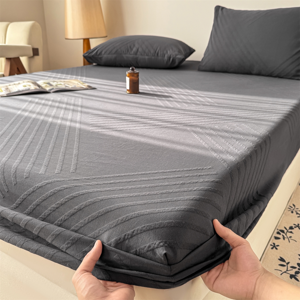 91家纺网 家纺一手货源 找家纺 女子家纺 2026新款全棉厚织三层水洗色织提花床笠 云汐-素墨