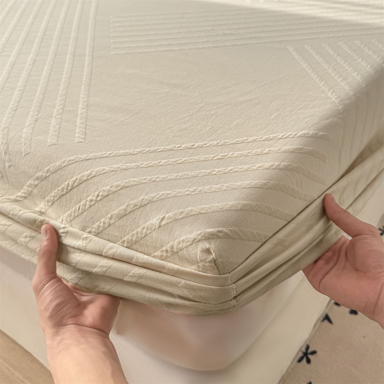 91家纺网 家纺一手货源 找家纺 女子家纺 2026新款全棉厚织三层水洗色织提花床笠 云汐-可可奶咖