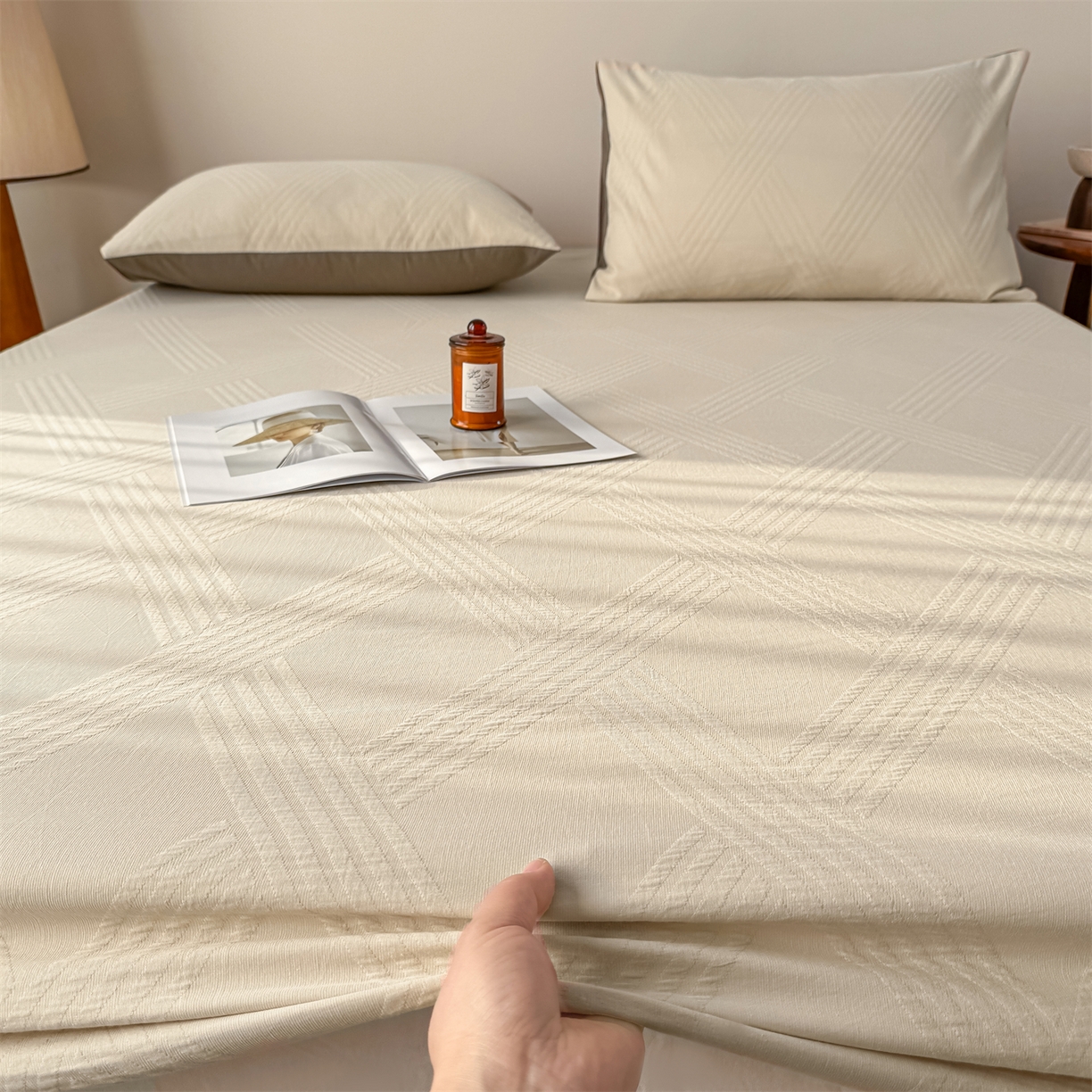 91家纺网 家纺一手货源 找家纺 女子家纺 2026新款全棉厚织三层水洗色织提花床笠 维希-可可奶咖