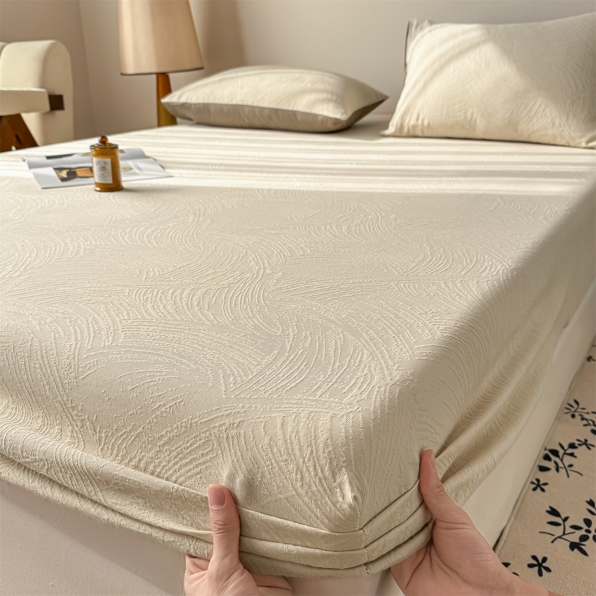 91家纺网 家纺一手货源 找家纺 女子家纺 2026新款全棉厚织三层水洗色织提花床笠 柔丝漫语-可可奶咖