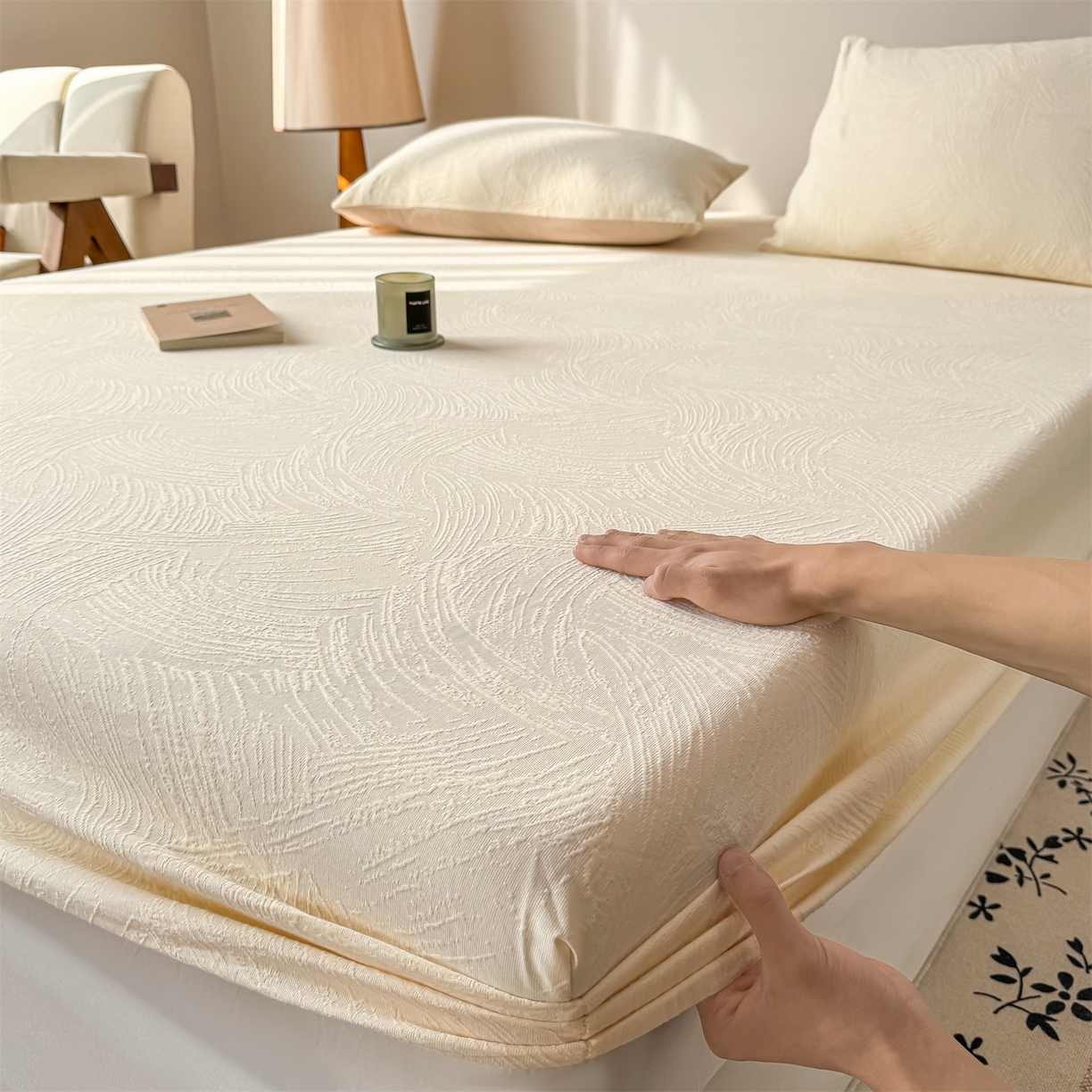 91家纺网 家纺一手货源 找家纺 女子家纺 2026新款全棉厚织三层水洗色织提花床笠 柔丝漫语-杏仁奶霜