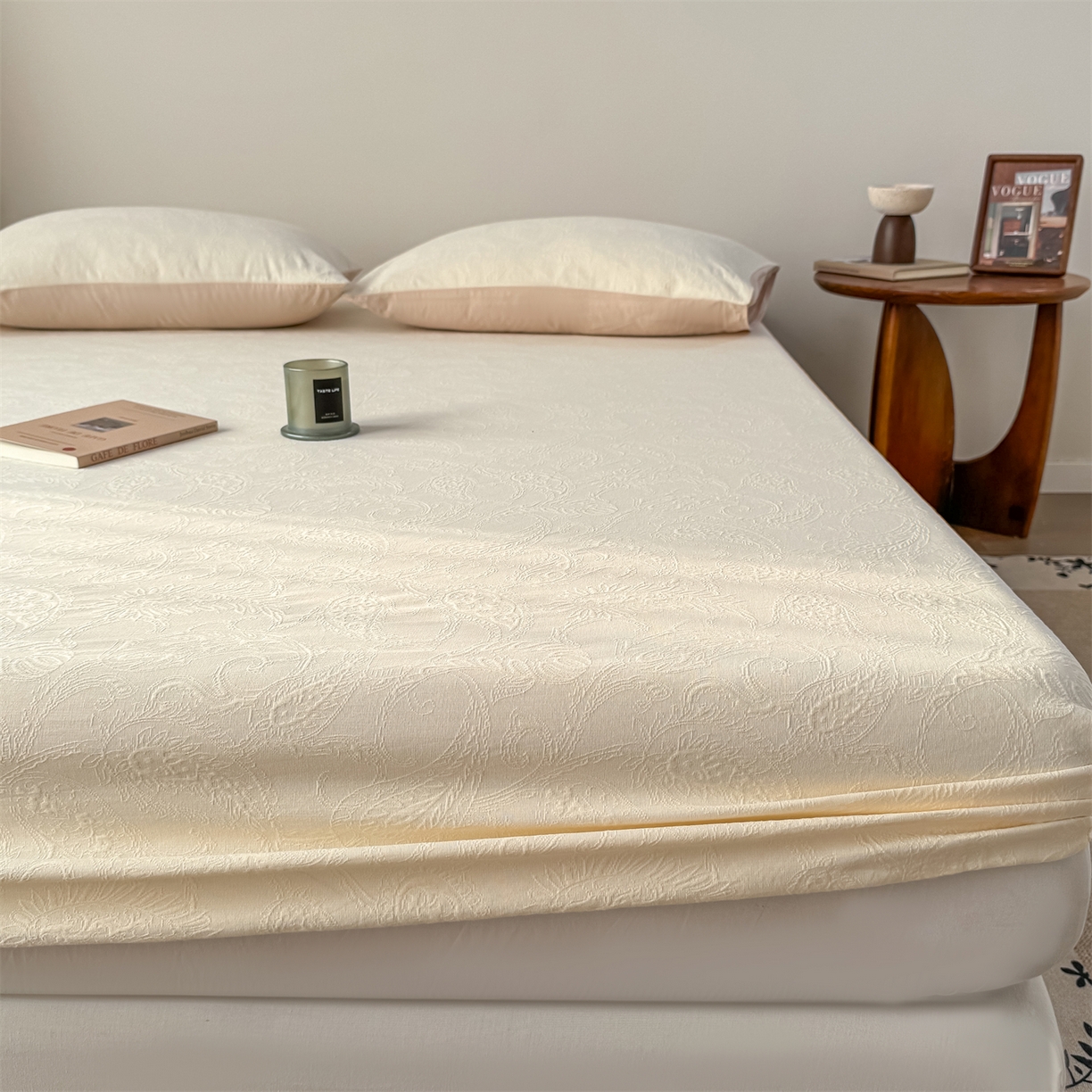 91家纺网 家纺一手货源 找家纺 女子家纺 2026新款全棉厚织三层水洗色织提花床笠 罗格西亚-杏仁奶霜