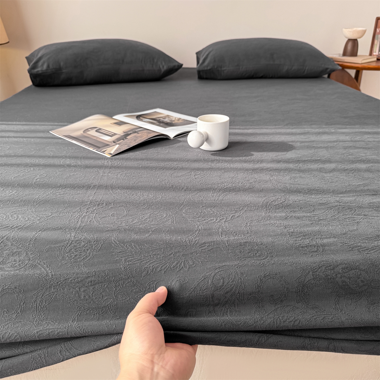 91家纺网 家纺一手货源 找家纺 女子家纺 2026新款全棉厚织三层水洗色织提花床笠 罗格西亚-素墨