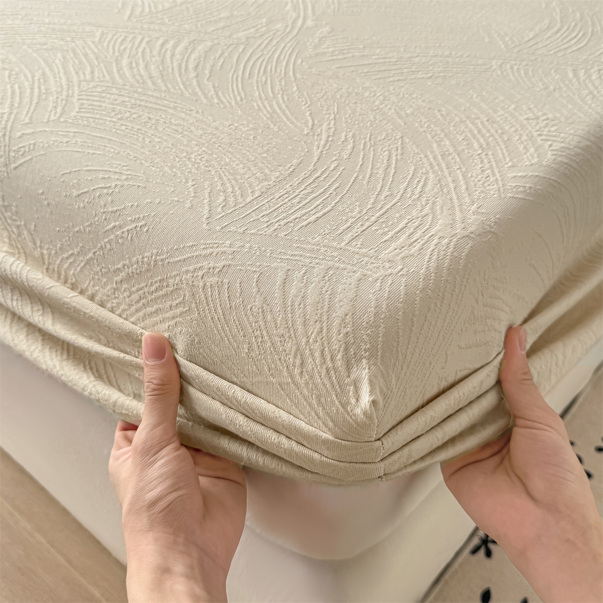 91家纺网 家纺一手货源 找家纺 女子家纺 2026新款全棉厚织三层水洗色织提花床笠 柔丝漫语-可可奶咖