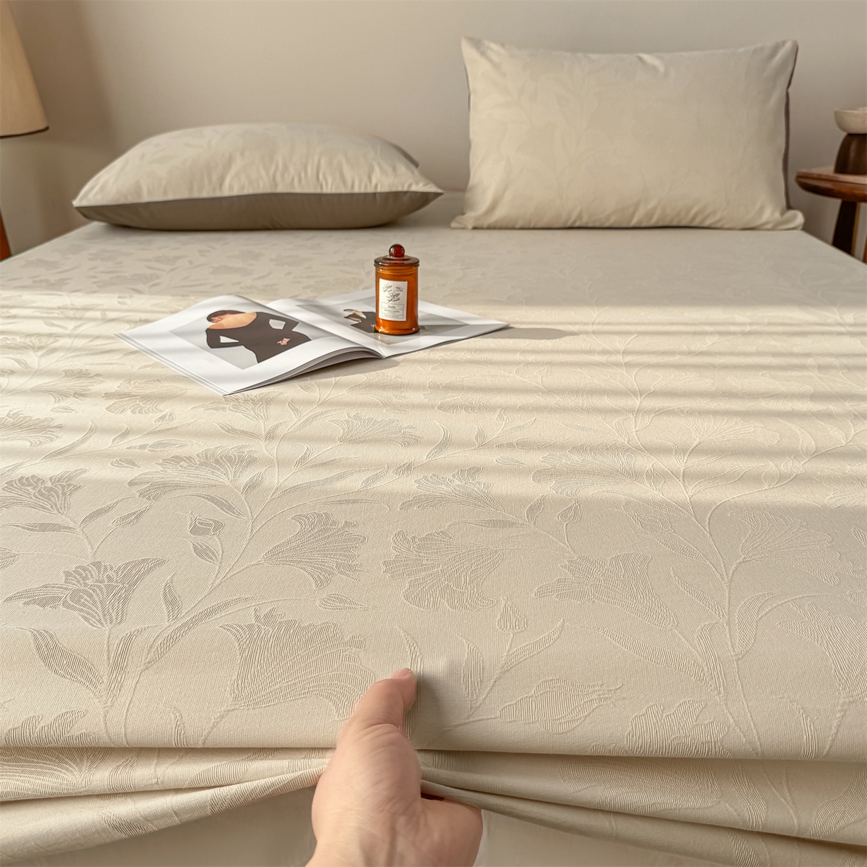 91家纺网 家纺一手货源 找家纺 女子家纺 2026新款全棉厚织三层水洗色织提花床笠 芳菲-可可奶咖