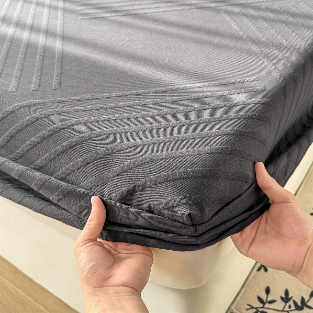 91家纺网 家纺一手货源 找家纺 女子家纺 2026新款全棉厚织三层水洗色织提花床笠 云汐-素墨