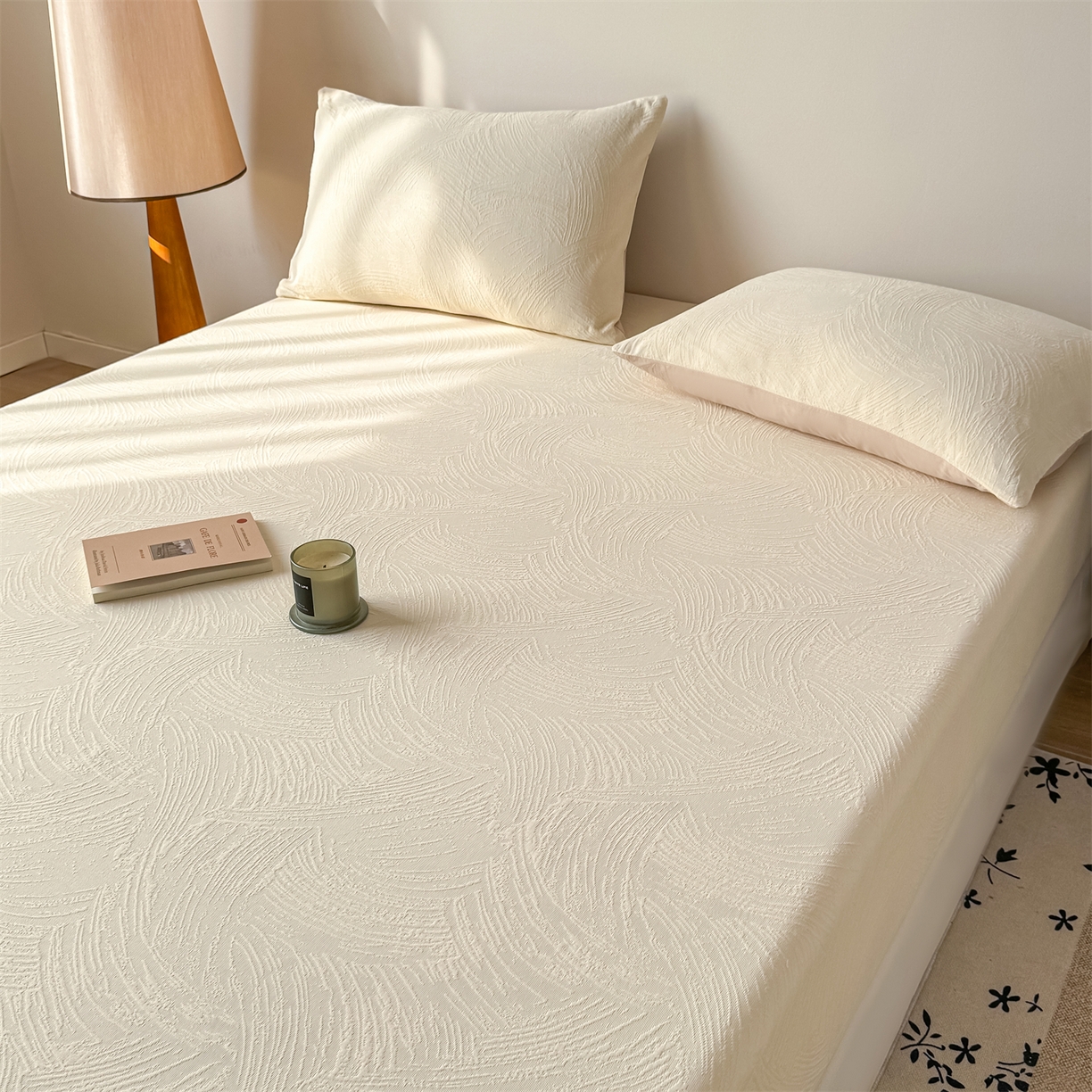 91家纺网 家纺一手货源 找家纺 女子家纺 2026新款全棉厚织三层水洗色织提花床笠 柔丝漫语-杏仁奶霜