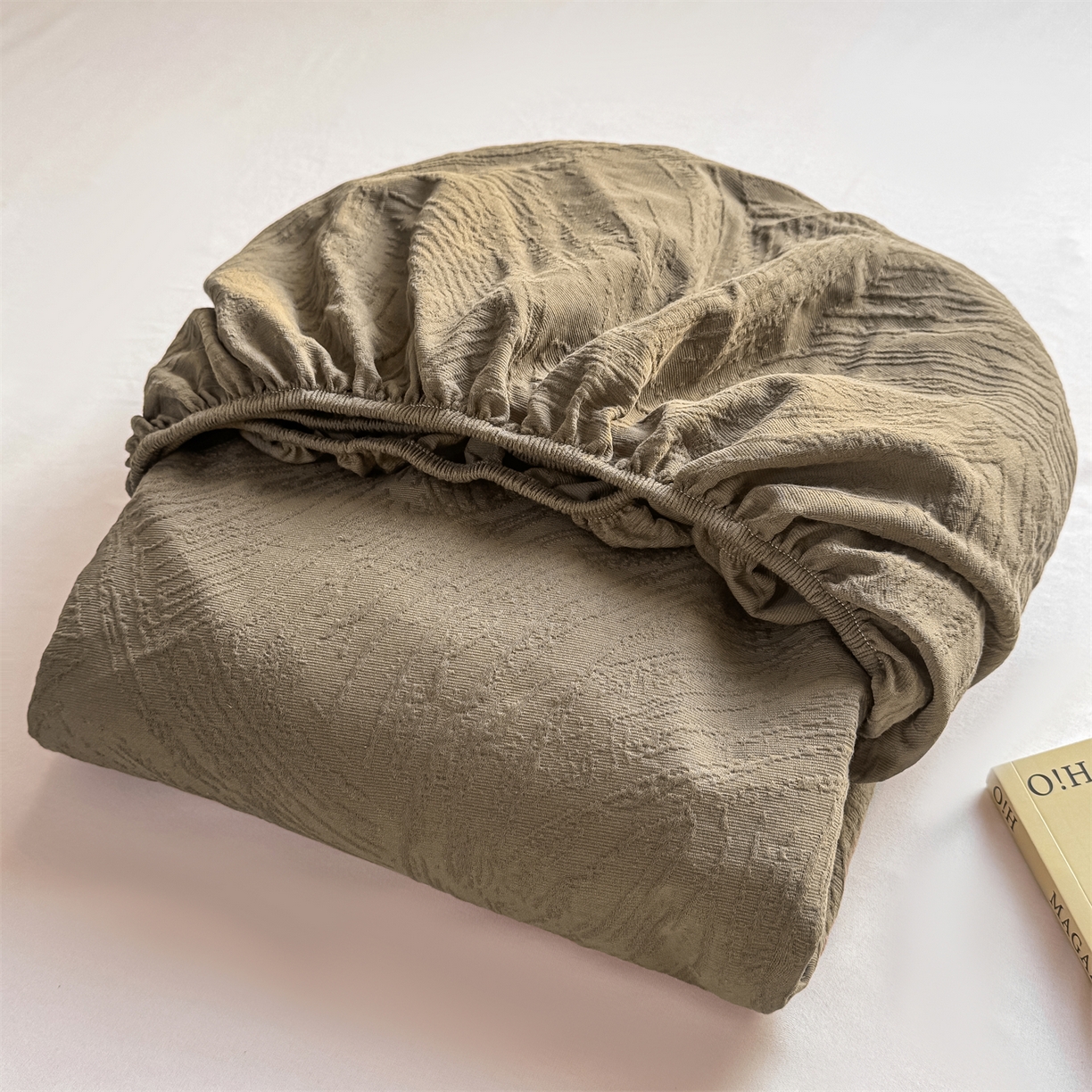 91家纺网 家纺一手货源 找家纺 女子家纺 2026新款全棉厚织三层水洗色织提花床笠 柔丝漫语-摩卡