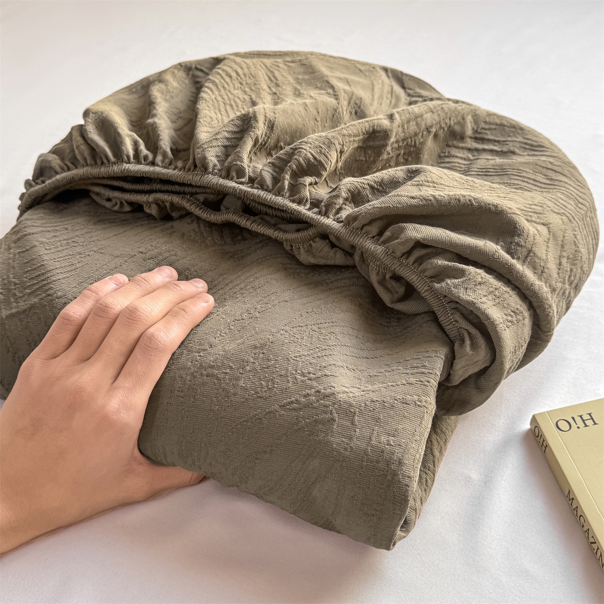 91家纺网 家纺一手货源 找家纺 女子家纺 2026新款全棉厚织三层水洗色织提花床笠 柔丝漫语-摩卡