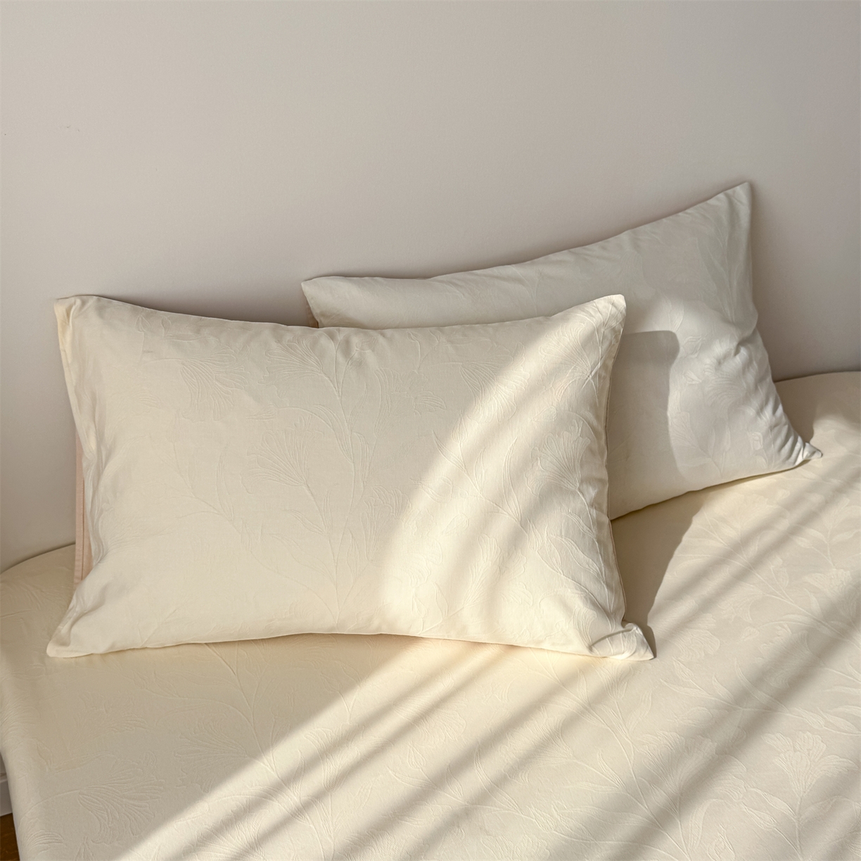 91家纺网 家纺一手货源 找家纺 女子家纺 2026新款全棉厚织三层水洗色织提花床笠 芳菲-杏仁奶霜