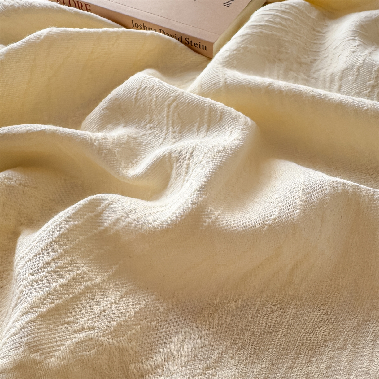 91家纺网 家纺一手货源 找家纺 女子家纺 2026新款全棉厚织三层水洗色织提花床笠 柔丝漫语-杏仁奶霜