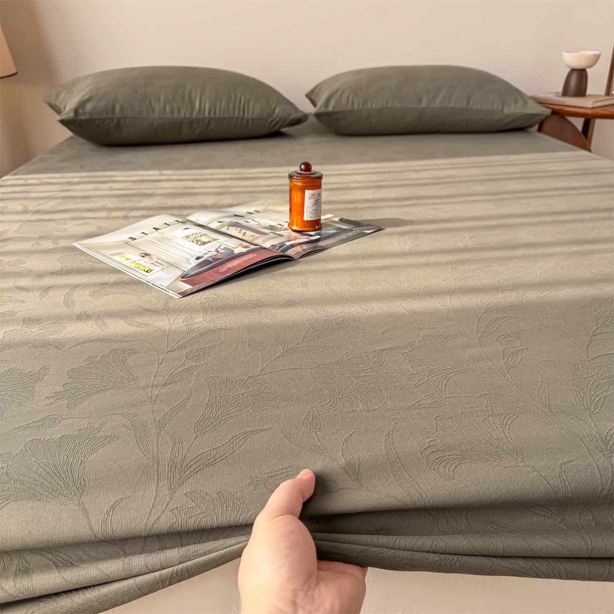 91家纺网 家纺一手货源 找家纺 女子家纺 2026新款全棉厚织三层水洗色织提花床笠 芳菲-摩卡