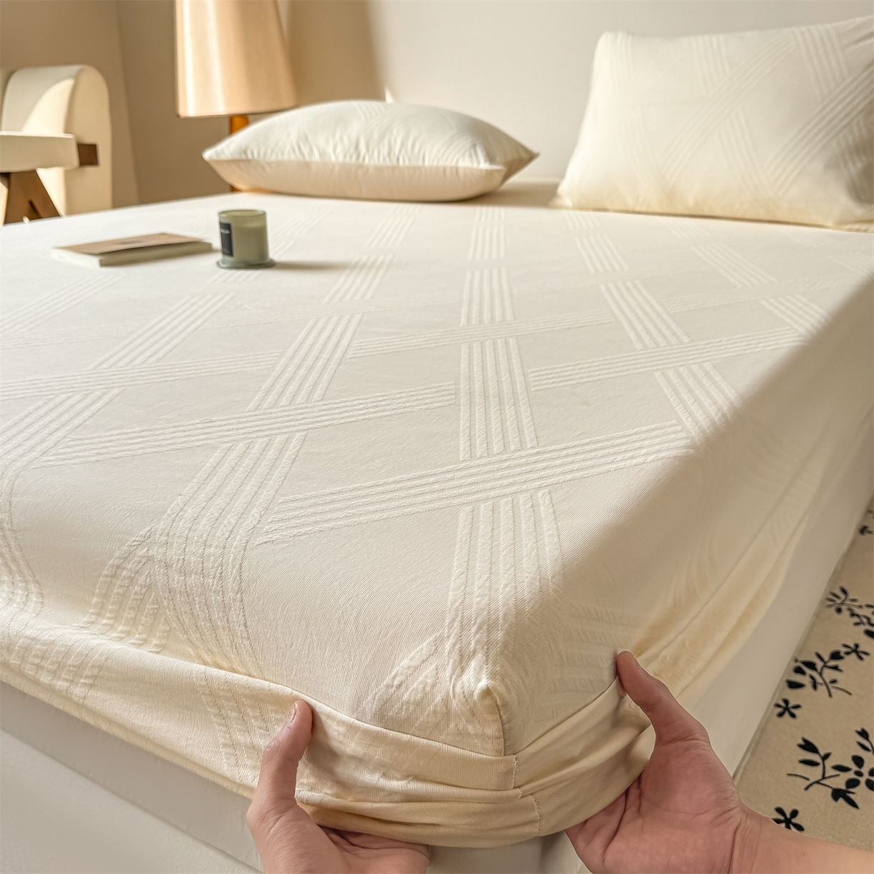 91家纺网 家纺一手货源 找家纺 女子家纺 2026新款全棉厚织三层水洗色织提花床笠 维希-杏仁奶霜