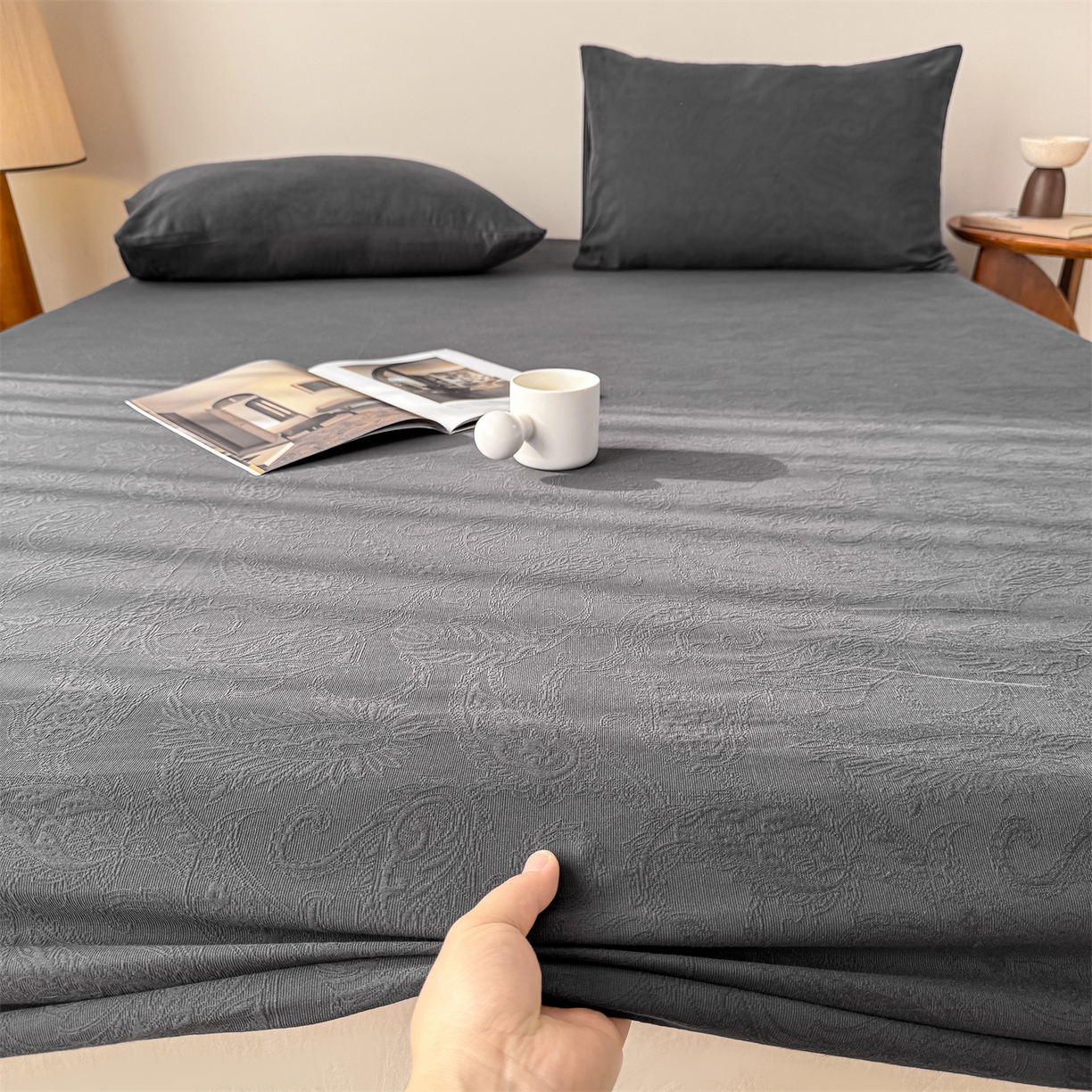 91家纺网 家纺一手货源 找家纺 女子家纺 2026新款全棉厚织三层水洗色织提花床笠 罗格西亚-素墨