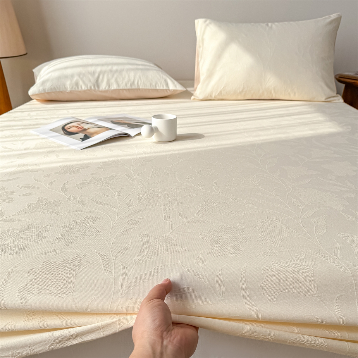 91家纺网 家纺一手货源 找家纺 女子家纺 2026新款全棉厚织三层水洗色织提花床笠 芳菲-杏仁奶霜