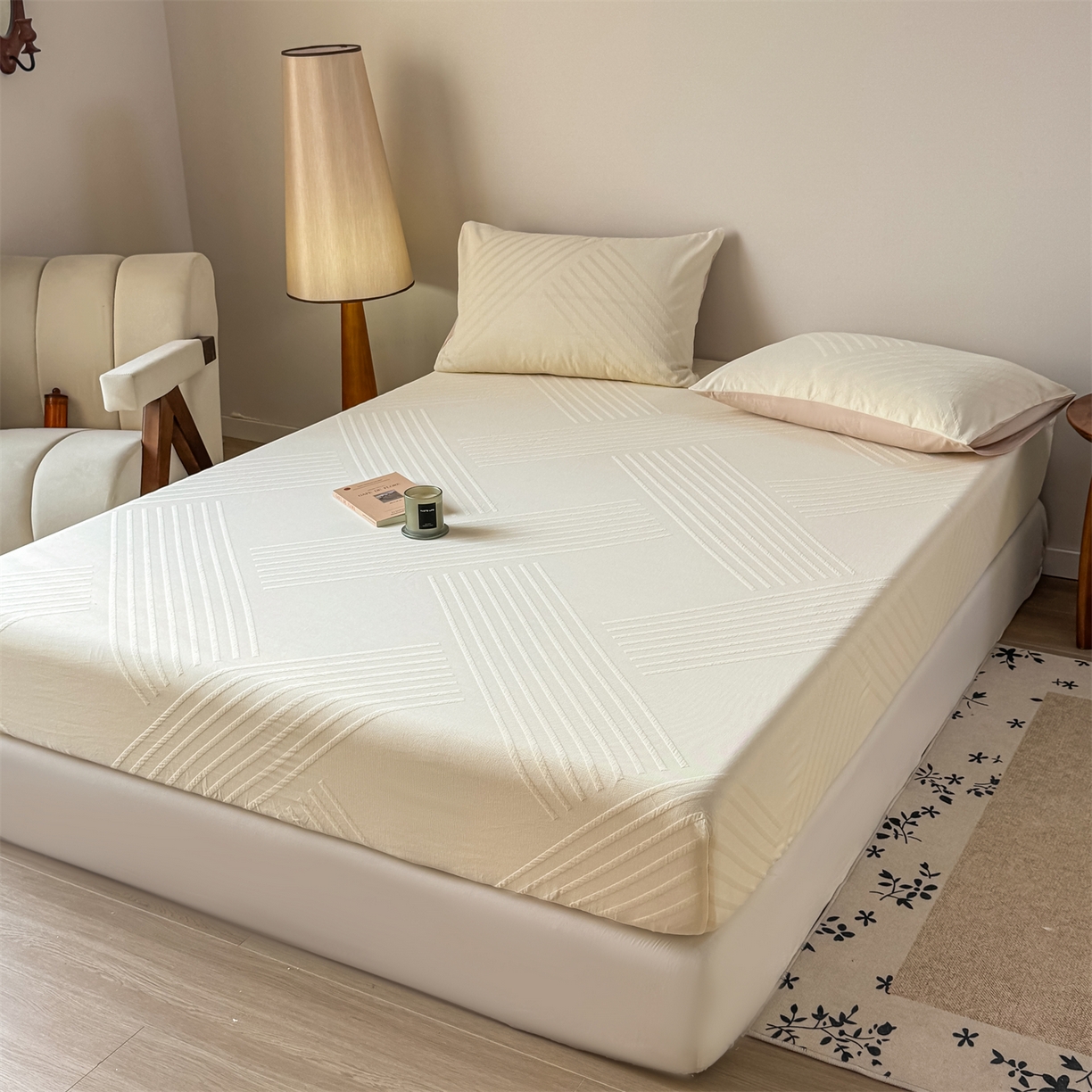 91家纺网 家纺一手货源 找家纺 女子家纺 2026新款全棉厚织三层水洗色织提花床笠 云汐-杏仁奶霜