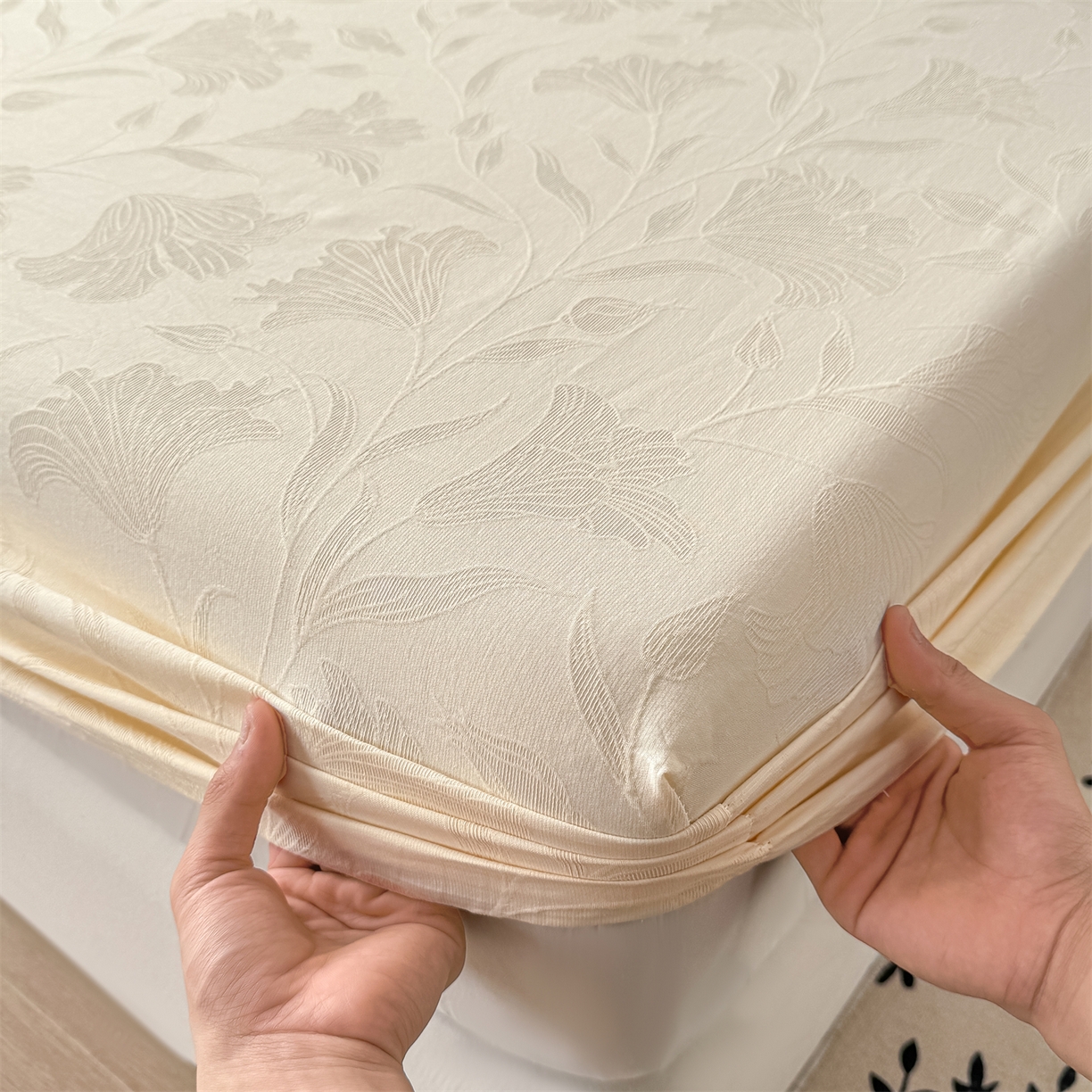 91家纺网 家纺一手货源 找家纺 女子家纺 2026新款全棉厚织三层水洗色织提花床笠 芳菲-杏仁奶霜