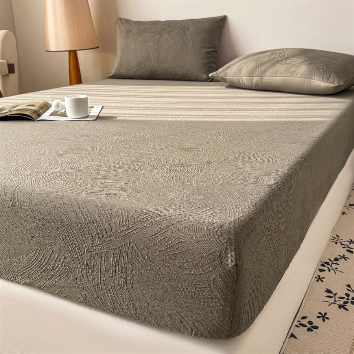 91家纺网 家纺一手货源 找家纺 女子家纺 2026新款全棉厚织三层水洗色织提花床笠 柔丝漫语-摩卡