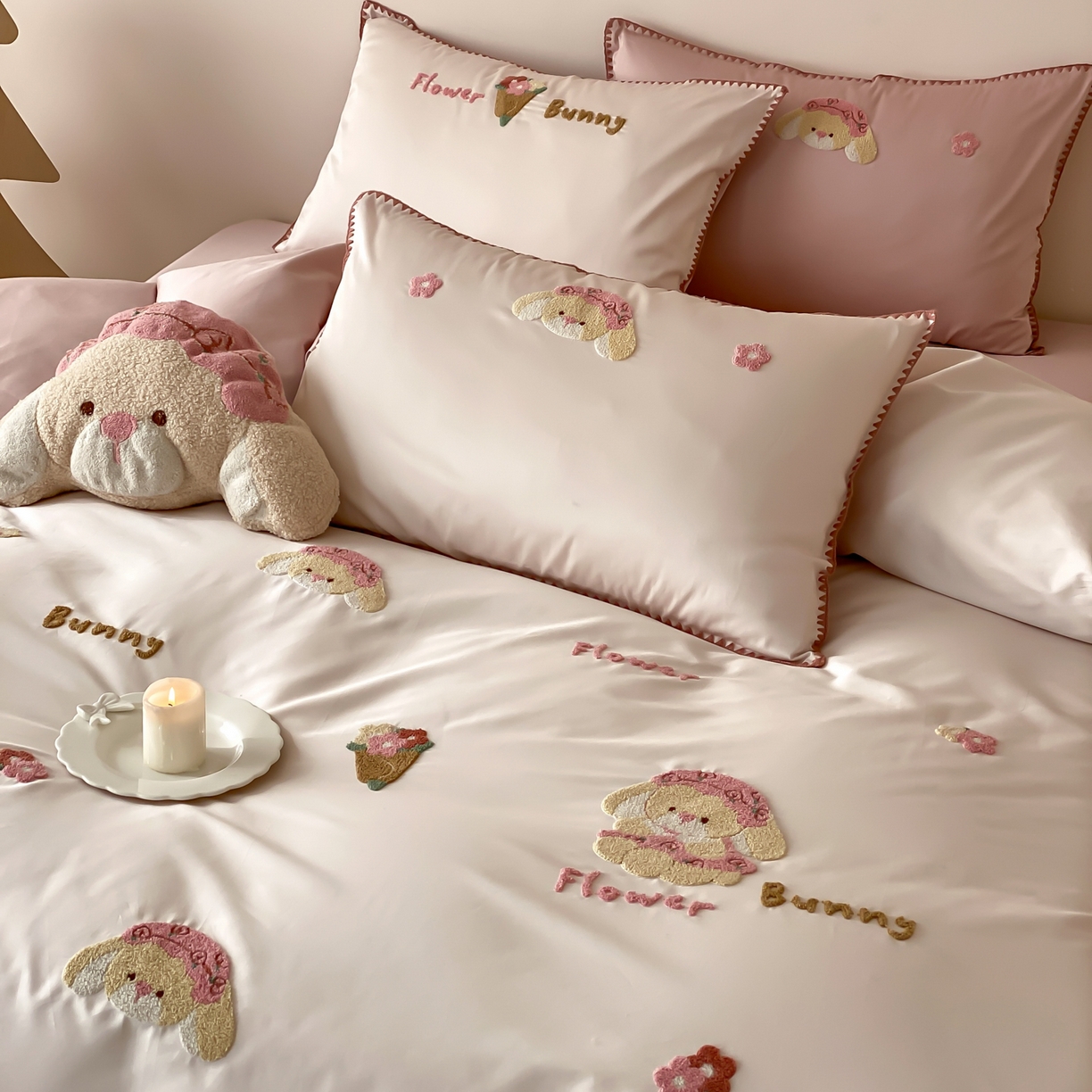 91家纺网 家纺一手货源 找家纺 FORTWO家纺原创设计（FOR TWO家纺） 2026新款50长绒棉纯棉双针毛巾绣四件套 （券前）基础价不低于小号268元，中号348元，大号388元 床笠加10元 奶盖熊