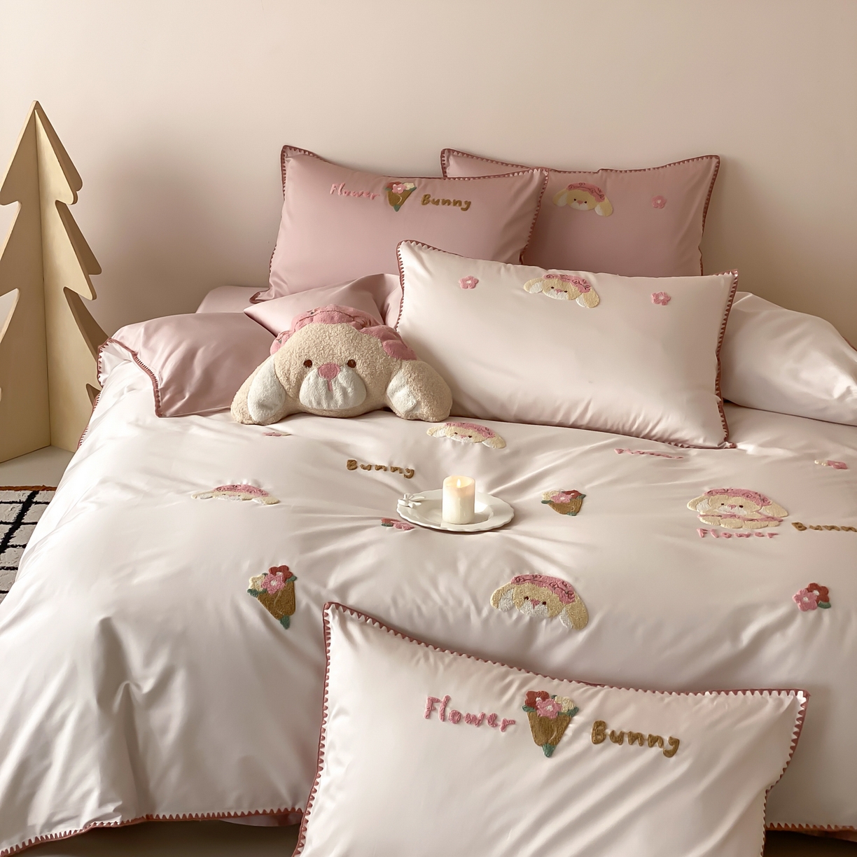 91家纺网 家纺一手货源 找家纺 FORTWO家纺原创设计（FOR TWO家纺） 2026新款50长绒棉纯棉双针毛巾绣四件套 （券前）基础价不低于小号268元，中号348元，大号388元 床笠加10元 奶盖熊