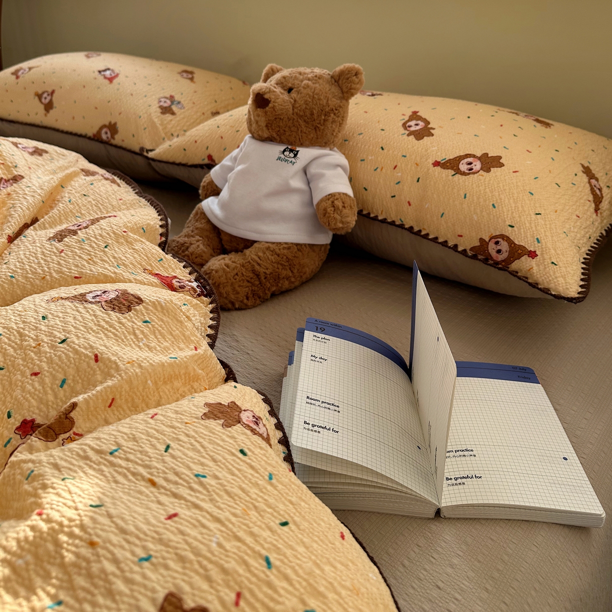 91家纺网 家纺一手货源 找家纺 贝扬思家纺 2026春夏新款高品质A类泡芙纱甜栗贝壳边四件套系列~小红书推荐（110g） 甜栗-星星糖豆