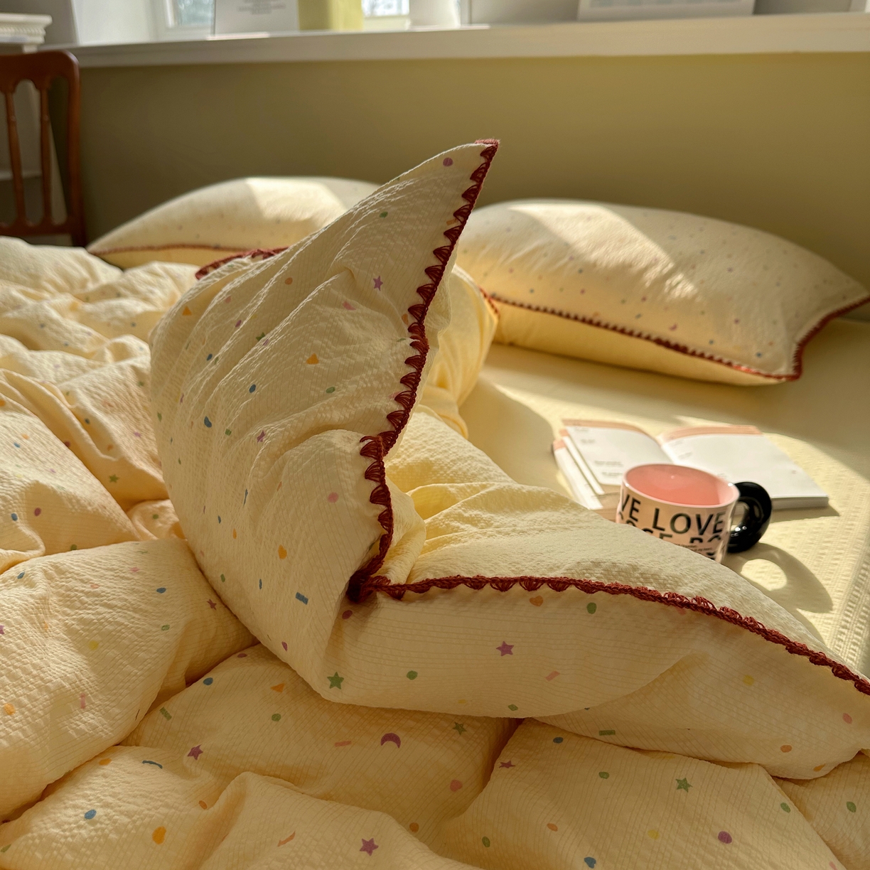 91家纺网 家纺一手货源 找家纺 贝扬思家纺 2026春夏新款高品质A类泡芙纱甜栗贝壳边四件套系列~小红书推荐（110g） 甜栗-星月糖粒